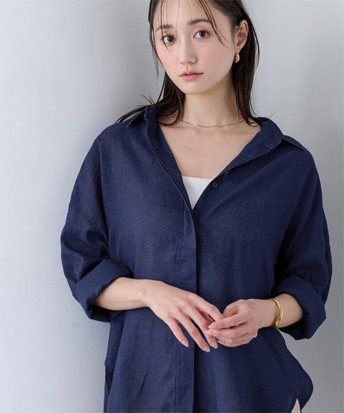 UR'S(ユアーズ)の「エアリーシアーコットンデニムシャツ(シャツ/ブラウス・レディース・ライトブルー/ブルー・L/M/S)」の1枚目の写真