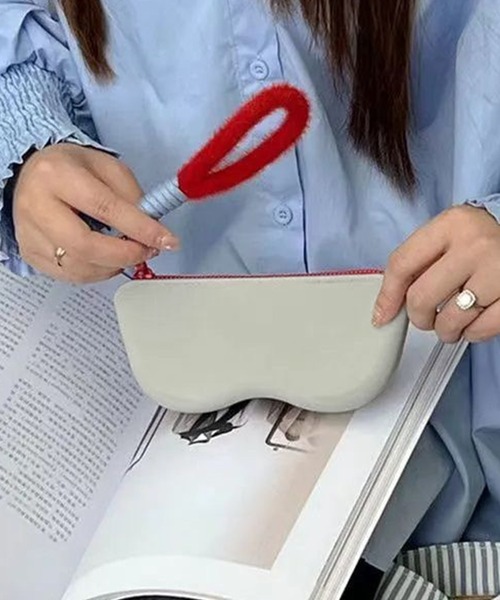 DiamondHearts（ダイヤモンドハーツ）の「もふもふストラップ付きシリコンメガネケース（メガネ・レディース・ライトブルー/グレー/グリーン/ピンク・FREE）」の5枚目の写真