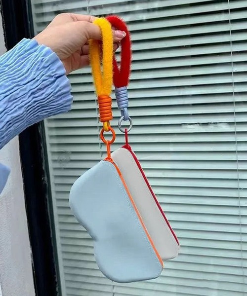 DiamondHearts（ダイヤモンドハーツ）の「もふもふストラップ付きシリコンメガネケース（メガネ・レディース・ライトブルー/グレー/グリーン/ピンク・FREE）」の10枚目の写真