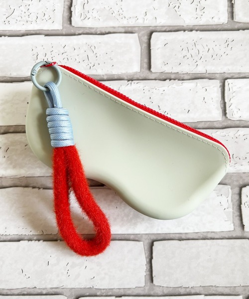 DiamondHearts（ダイヤモンドハーツ）の「もふもふストラップ付きシリコンメガネケース（メガネ・レディース・ライトブルー/グレー/グリーン/ピンク・FREE）」の12枚目の写真