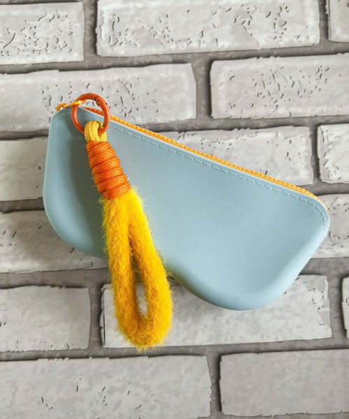 DiamondHearts（ダイヤモンドハーツ）の「もふもふストラップ付きシリコンメガネケース（メガネ・レディース・ライトブルー/グレー/グリーン/ピンク・FREE）」の13枚目の写真