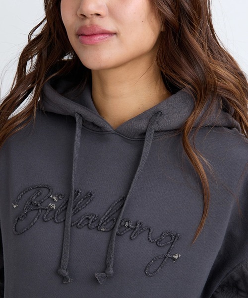 BILLABONG（ビラボン）の「BILLABONG レディース QUILT MIX LOOSE FIT セットアップ パーカー【LOOSE FIT】 【2025年秋冬モデル/ビラボンセットアップ対応スリーブ切り替えデザインプルオーバーパーカー・フーディー（パーカー・レディース・ブラウン系その他/オフホワイト/ホワイト・LARGE/MEDIUM）」の6枚目の写真