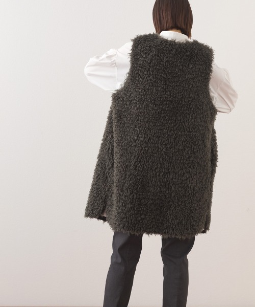 OMNES（オムネス）の「ノーカラープードルファーロングジレベスト（ベスト・レディース・ブラウン/ダークグレー/ベージュ・FREE）」の9枚目の写真