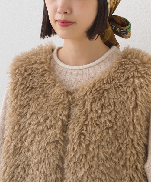 OMNES（オムネス）の「ノーカラープードルファーロングジレベスト（ベスト・レディース・ブラウン/ダークグレー/ベージュ・FREE）」の19枚目の写真