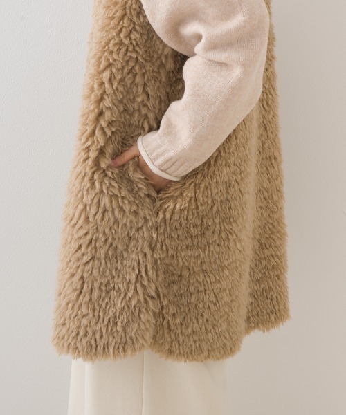 OMNES（オムネス）の「ノーカラープードルファーロングジレベスト（ベスト・レディース・ブラウン/ダークグレー/ベージュ・FREE）」の22枚目の写真