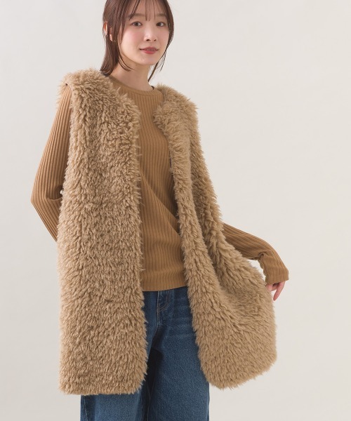 OMNES（オムネス）の「ノーカラープードルファーロングジレベスト（ベスト・レディース・ブラウン/ダークグレー/ベージュ・FREE）」の4枚目の写真