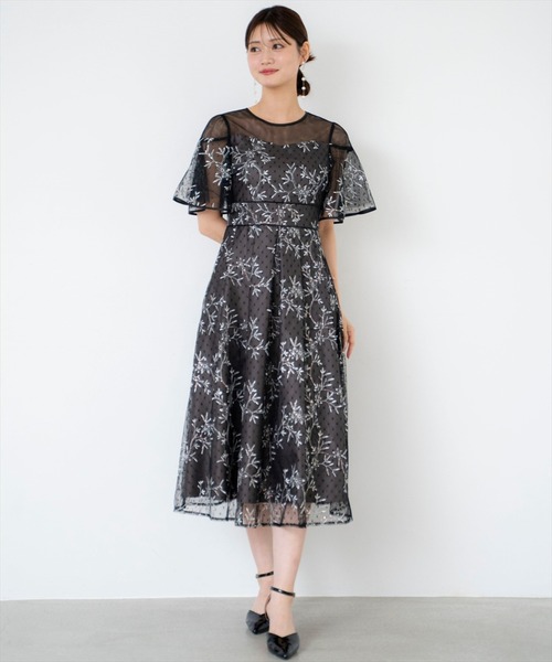 AND COUTURE(アンドクチュール)の「小花柄刺繍ドットチュールドレス(ドレス・レディース・ブラック/ベージュ・FREE)」の1枚目の写真