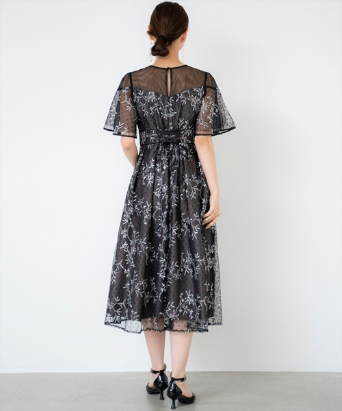 AND COUTURE(アンドクチュール)の「小花柄刺繍ドットチュールドレス(ドレス・レディース・ブラック/ベージュ・FREE)」の13枚目の写真