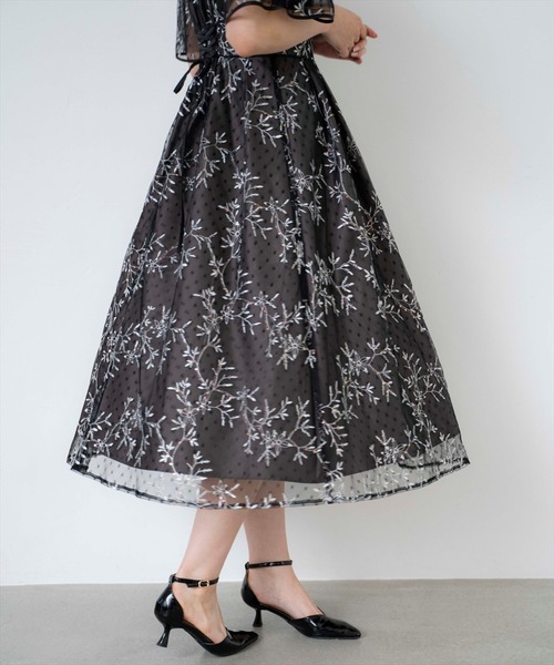 AND COUTURE(アンドクチュール)の「小花柄刺繍ドットチュールドレス(ドレス・レディース・ブラック/ベージュ・FREE)」の16枚目の写真