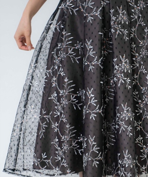 AND COUTURE(アンドクチュール)の「小花柄刺繍ドットチュールドレス(ドレス・レディース・ブラック/ベージュ・FREE)」の17枚目の写真