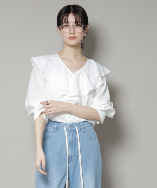 NANO universe(ナノユニバース)の「ビンテージポプリンラッフルカラーブラウス(シャツ/ブラウス・レディース・ブラック/ホワイト/ベージュ・FREE)」の2枚目の写真