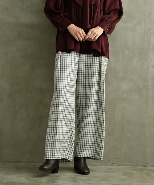 RAW FUDGE（ローファッジ）の「チェック柄ウエストタックワイドパンツ（その他パンツ・レディース・グレー/オフホワイト・M）」の2枚目の写真