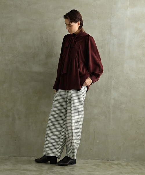 RAW FUDGE（ローファッジ）の「チェック柄ウエストタックワイドパンツ（その他パンツ・レディース・グレー/オフホワイト・M）」の4枚目の写真