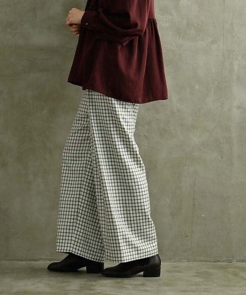 RAW FUDGE（ローファッジ）の「チェック柄ウエストタックワイドパンツ（その他パンツ・レディース・グレー/オフホワイト・M）」の7枚目の写真