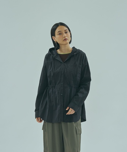 ROSE BUD（ローズバッド）の「LIGHT HOODED SHIRT（シャツ/ブラウス・レディース・ブラック/ブラウン・ONE SIZE）」の3枚目の写真
