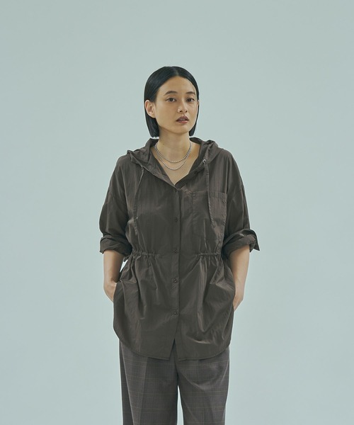 ROSE BUD（ローズバッド）の「LIGHT HOODED SHIRT（シャツ/ブラウス・レディース・ブラック/ブラウン・ONE SIZE）」の11枚目の写真