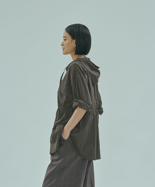 ROSE BUD（ローズバッド）の「LIGHT HOODED SHIRT（シャツ/ブラウス・レディース・ブラック/ブラウン・ONE SIZE）」の12枚目の写真