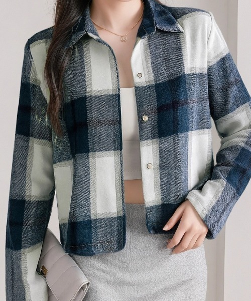 cammie(キャミー)の「チェックショート丈シャツ(シャツ/ブラウス・レディース・グレー/ネイビー/レッド・M/L)」の1枚目の写真
