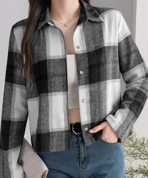 cammie(キャミー)の「チェックショート丈シャツ(シャツ/ブラウス・レディース・グレー/ネイビー/レッド・M/L)」の2枚目の写真