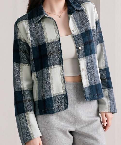 cammie(キャミー)の「チェックショート丈シャツ(シャツ/ブラウス・レディース・グレー/ネイビー/レッド・M/L)」の8枚目の写真