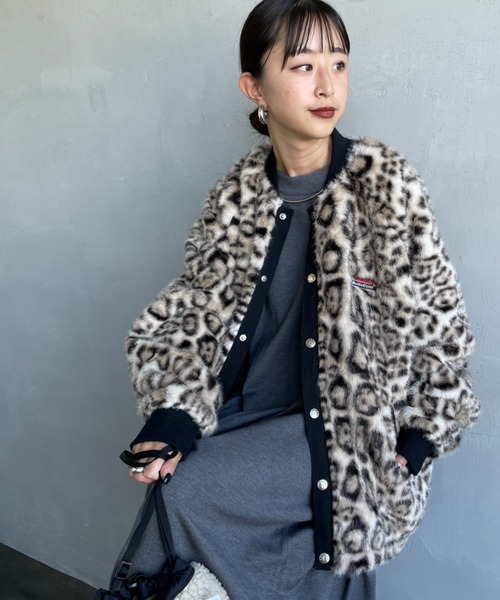 HELLO CALIF（ハローカリフ）の「[HELLO CALIF/ハローカリフ] ファーボンバーコーチジャケット（その他アウター・レディース・グレイッシュベージュ/レオパード・S/M/L）」の2枚目の写真