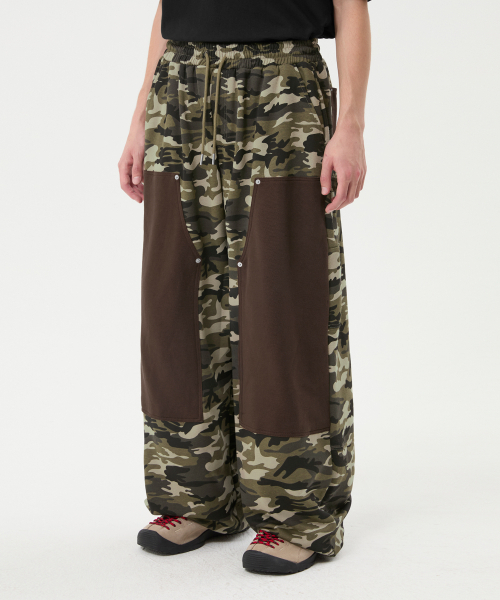 TRILLION(トリリオン)の「カモカーペンターワイドスウェットパンツ_カーキ(スウェットパンツ・レディース・その他・MEDIUM/LARGE/X-LARGE)」の2枚目の写真