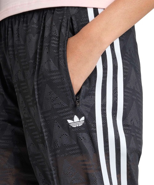 adidas(アディダス)の「adidas FIREBIRD CLASSIC LACE TRACK PANTS / アディダス ファイヤーバード クラシック レース トラックパンツ(その他パンツ・レディース・ブラック・S/L/M)」の3枚目の写真