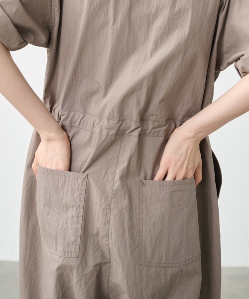 kha:ki（カーキ）の「「KHA:KI / カーキ」ハーフスリーブ ジャンプスーツ（その他パンツ・レディース・ブラック/ブルー・1/2）」の21枚目の写真