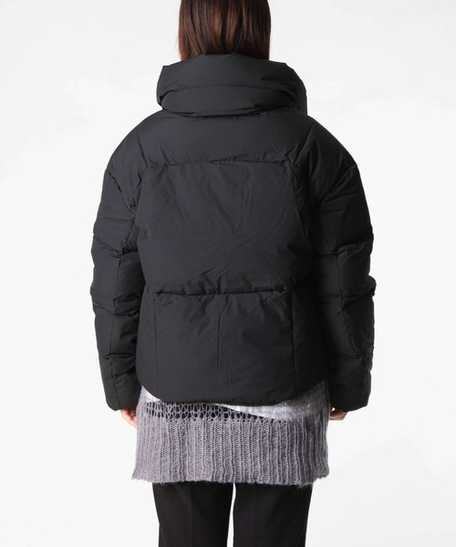 Pyrenex（ピレネックス）の「PYRENEX HARMONIE CROP SHORT DOWN JACKET ピレネックス アルモニ クロップ ショート ダウンジャケット（ダウンジャケット/コート・レディース・ブラック・38/40）」の4枚目の写真