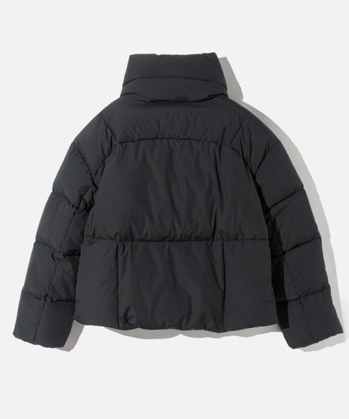 Pyrenex（ピレネックス）の「PYRENEX HARMONIE CROP SHORT DOWN JACKET ピレネックス アルモニ クロップ ショート ダウンジャケット（ダウンジャケット/コート・レディース・ブラック・38/40）」の2枚目の写真