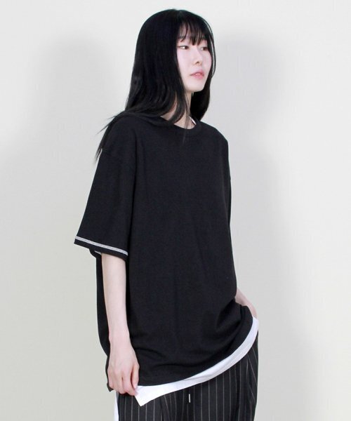 DEMARC(ドゥマーク)の「ボックスフィット半袖ステッチスリーブTシャツブラック(Tシャツ/カットソー・レディース・その他・LARGE/MEDIUM)」の4枚目の写真