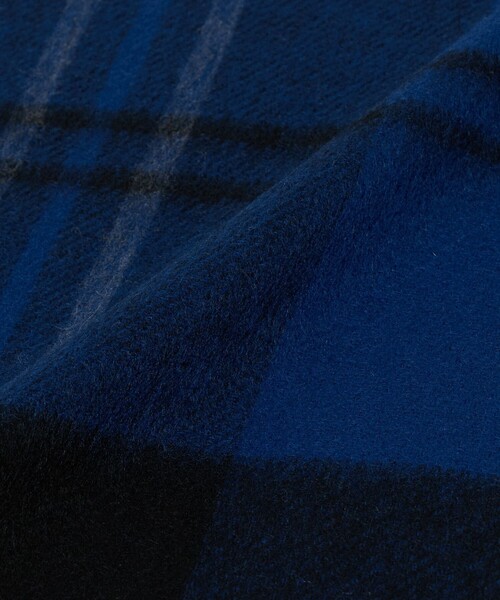 UNITED ARROWS（ユナイテッドアローズ）の「カシミヤ リバーシブル チェックマフラー（マフラー・メンズ・ブラック/オレンジ/レッド/ネイビー・FREE）」の18枚目の写真