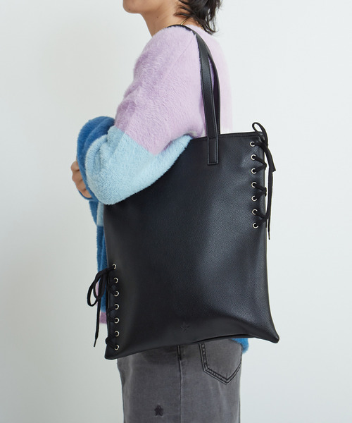 CONVERSE TOKYO（コンバーストウキョウ）の「LACE-UP FLAT TOTE BAG（トートバッグ・レディース・シルバー/ブラック・FREE）」の3枚目の写真