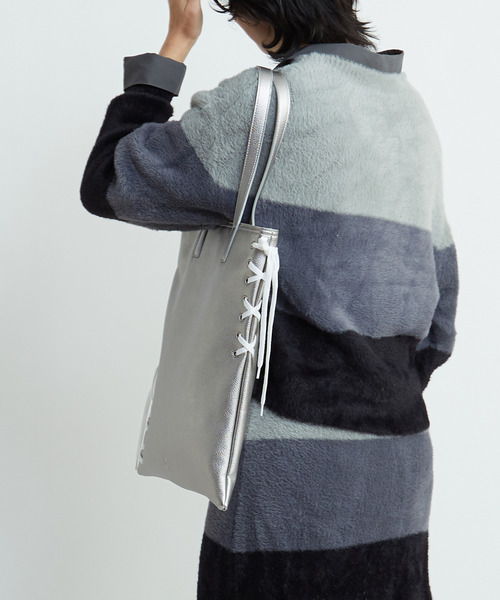 CONVERSE TOKYO（コンバーストウキョウ）の「LACE-UP FLAT TOTE BAG（トートバッグ・レディース・シルバー/ブラック・FREE）」の7枚目の写真