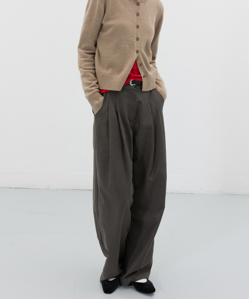 MICHIKO LONDON(ミチコ ロンドン)の「ボリュームタックワイドスラックスモスチャコール(スラックス・レディース・その他・SMALL/MEDIUM/LARGE)」の1枚目の写真