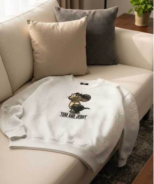 Tom&Jerry(トムアンドジェリー)の「【TOM&JERRY/トムとジェリー】リップルダンボール アップリケ&サガラ刺繍クルーネックトレーナー/ユニセックス(スウェット・レディース・ブラック/オフホワイト/アイボリー系/Black/オートミール/ブラウン・MEDIUM/LARGE)」の6枚目の写真