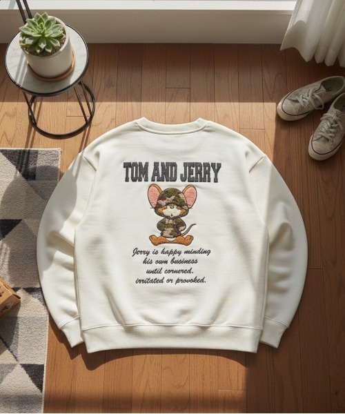 Tom&Jerry(トムアンドジェリー)の「【TOM&JERRY/トムとジェリー】リップルダンボール アップリケ&サガラ刺繍クルーネックトレーナー/ユニセックス(スウェット・レディース・ブラック/オフホワイト/アイボリー系/Black/オートミール/ブラウン・MEDIUM/LARGE)」の2枚目の写真