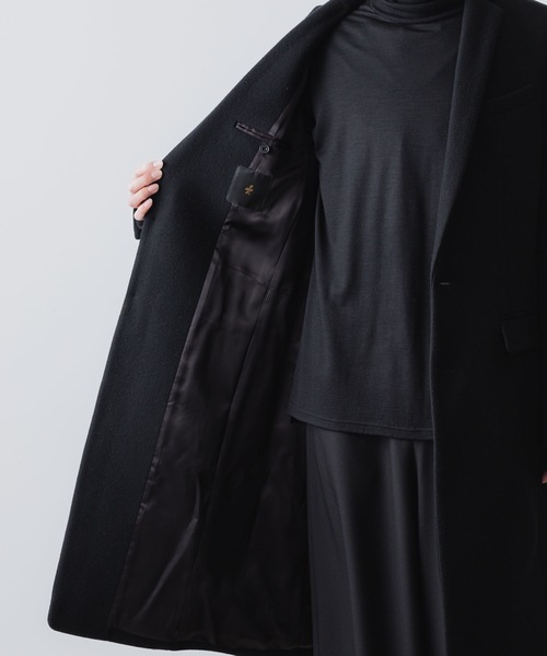 ato（アトウ）の「NEW ENGLAND LAMB  CHESTERFIELD COAT（チェスターコート・メンズ・ベージュ/ブラック・44/46/48）」の12枚目の写真