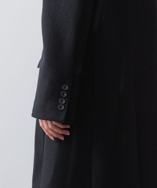 ato（アトウ）の「NEW ENGLAND LAMB  CHESTERFIELD COAT（チェスターコート・メンズ・ベージュ/ブラック・44/46/48）」の13枚目の写真