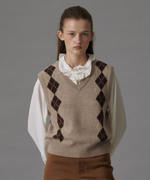 TTUDEMENT（トュードメント）の「MUTED ARGYLE VEST BEIGE（ベスト・レディース・その他・FREE）」の2枚目の写真