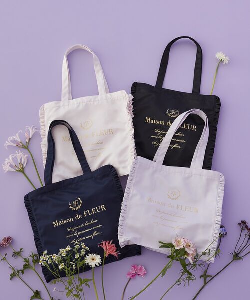 Maison de FLEUR（メゾンドフルール）の「サテンフリルスクエアトートバッグ（トートバッグ・レディース・ブラック/ピンク/ラベンダー/ネイビー・FREE）」の5枚目の写真