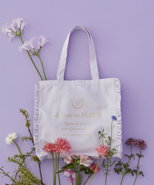 Maison de FLEUR（メゾンドフルール）の「サテンフリルスクエアトートバッグ（トートバッグ・レディース・ブラック/ピンク/ラベンダー/ネイビー・FREE）」の6枚目の写真
