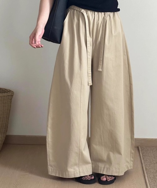 GEMEDA(ジェメダ)の「ウエストゴム リボン付き ワイドパンツ(その他パンツ・レディース・ホワイト/ベージュ/ブラック・M)」の3枚目の写真