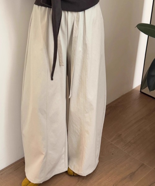 GEMEDA(ジェメダ)の「ウエストゴム リボン付き ワイドパンツ(その他パンツ・レディース・ホワイト/ベージュ/ブラック・M)」の2枚目の写真