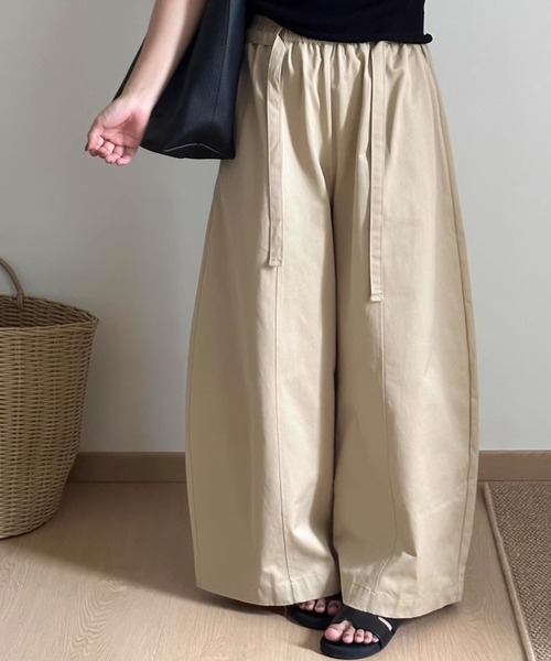 GEMEDA(ジェメダ)の「ウエストゴム リボン付き ワイドパンツ(その他パンツ・レディース・ホワイト/ベージュ/ブラック・M)」の4枚目の写真