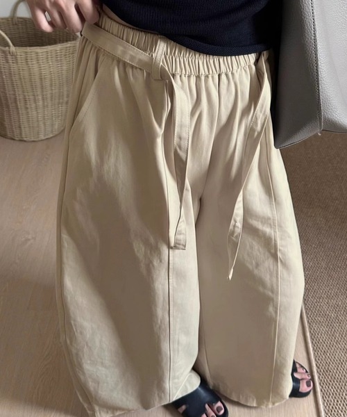 GEMEDA(ジェメダ)の「ウエストゴム リボン付き ワイドパンツ(その他パンツ・レディース・ホワイト/ベージュ/ブラック・M)」の5枚目の写真