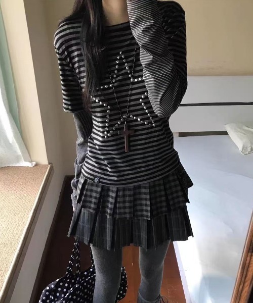 AsRiRe(アスリレイ)の「レイヤード風星柄トップス(Tシャツ/カットソー・レディース・ブラック・M)」の4枚目の写真