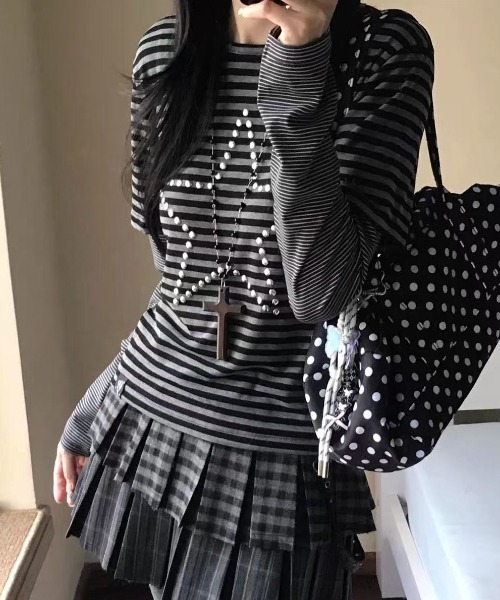 AsRiRe(アスリレイ)の「レイヤード風星柄トップス(Tシャツ/カットソー・レディース・ブラック・M)」の5枚目の写真