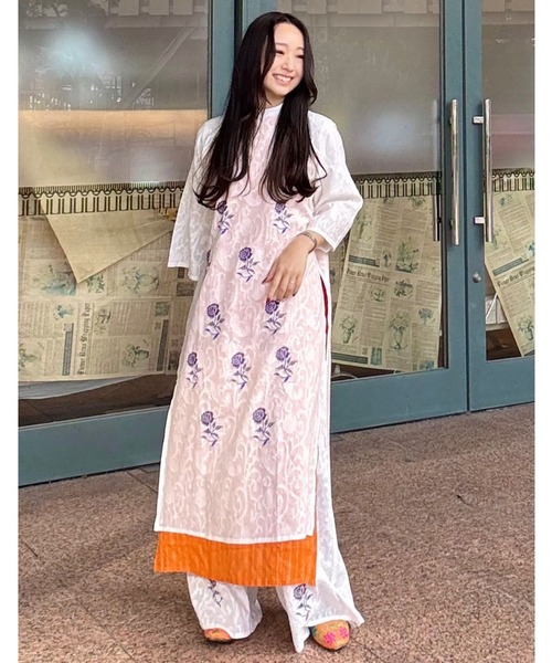 チャイハネ(チャイハネ)の「【チャイハネ】ペティナ刺繍ワンピース(ワンピース・レディース・ブラック/ブルー/ホワイト・FREE)」の4枚目の写真