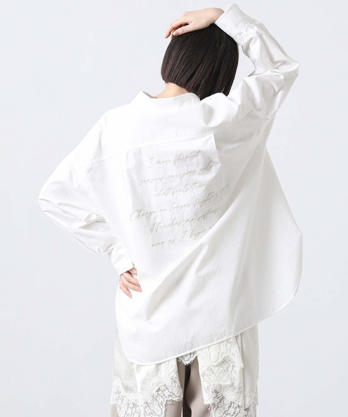 Gready Brilliant（グレディブリリアン）の「バックロゴ刺繍シャツ（シャツ/ブラウス・レディース・オフホワイト/インディゴブルー・38）」の10枚目の写真